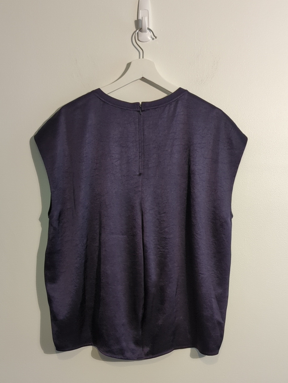KIT & ACE ecosatin sleeveless tee - size large - Picture 8 of 12